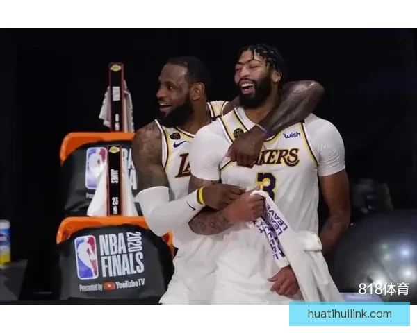 Shams报道：小斯与老里坎迪斯帕克多恩等人成功入选2026奈史密斯篮球名人堂